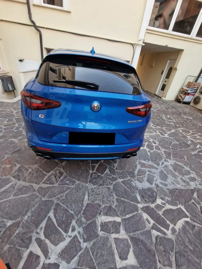 Alfa Romeo Stelvio Quadrifoglio 2.9 V6 Image 3