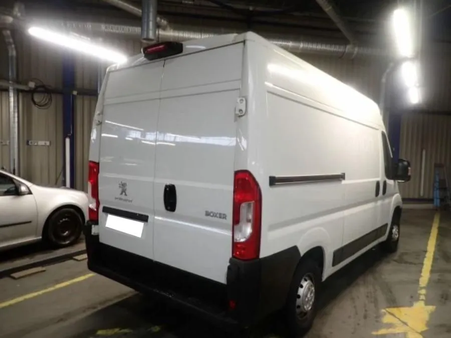 Peugeot BOXER 333 L2H2 2.2 BLUEHDI 140 ASPHALT Image 2